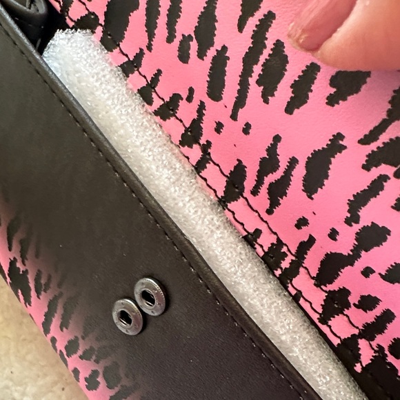 Ed Hardy Black and Pink Crossbody wallet Bag vegan leather Multi compartment - Picture 5 of 9